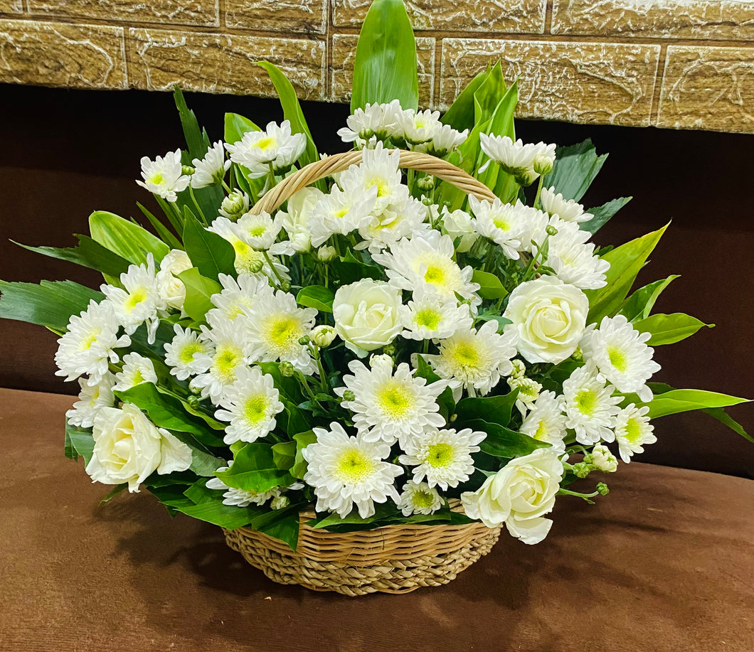 Basket with radus & roses