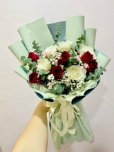 Load image into Gallery viewer, Mix color Roses

